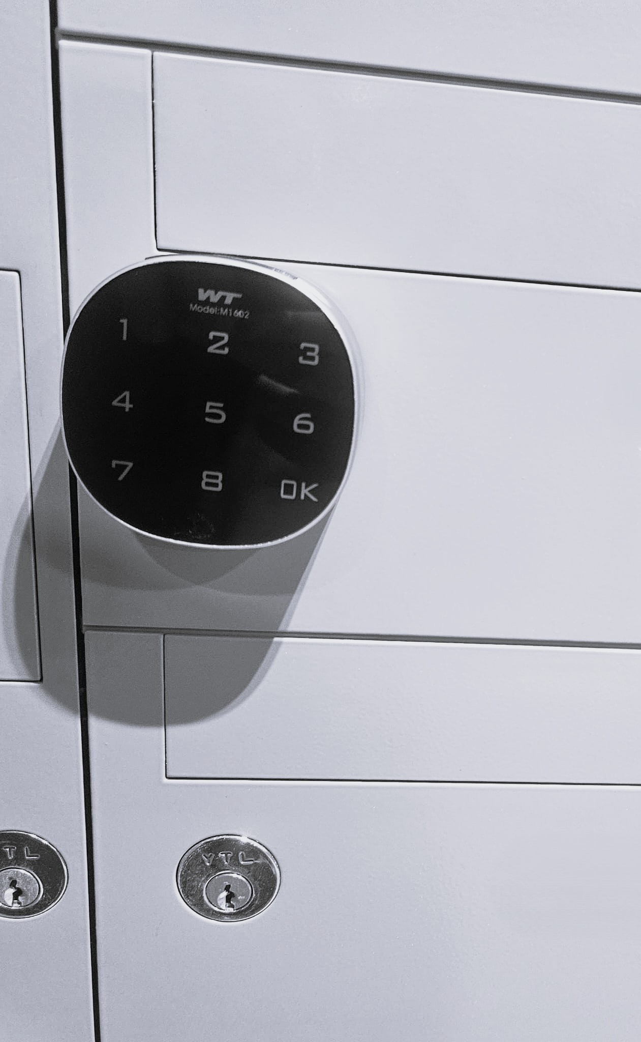 Late-night lost-key opening completed for an HDB resident