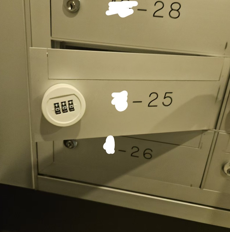 Large-dial ergonomic lock fitted for an elderly resident